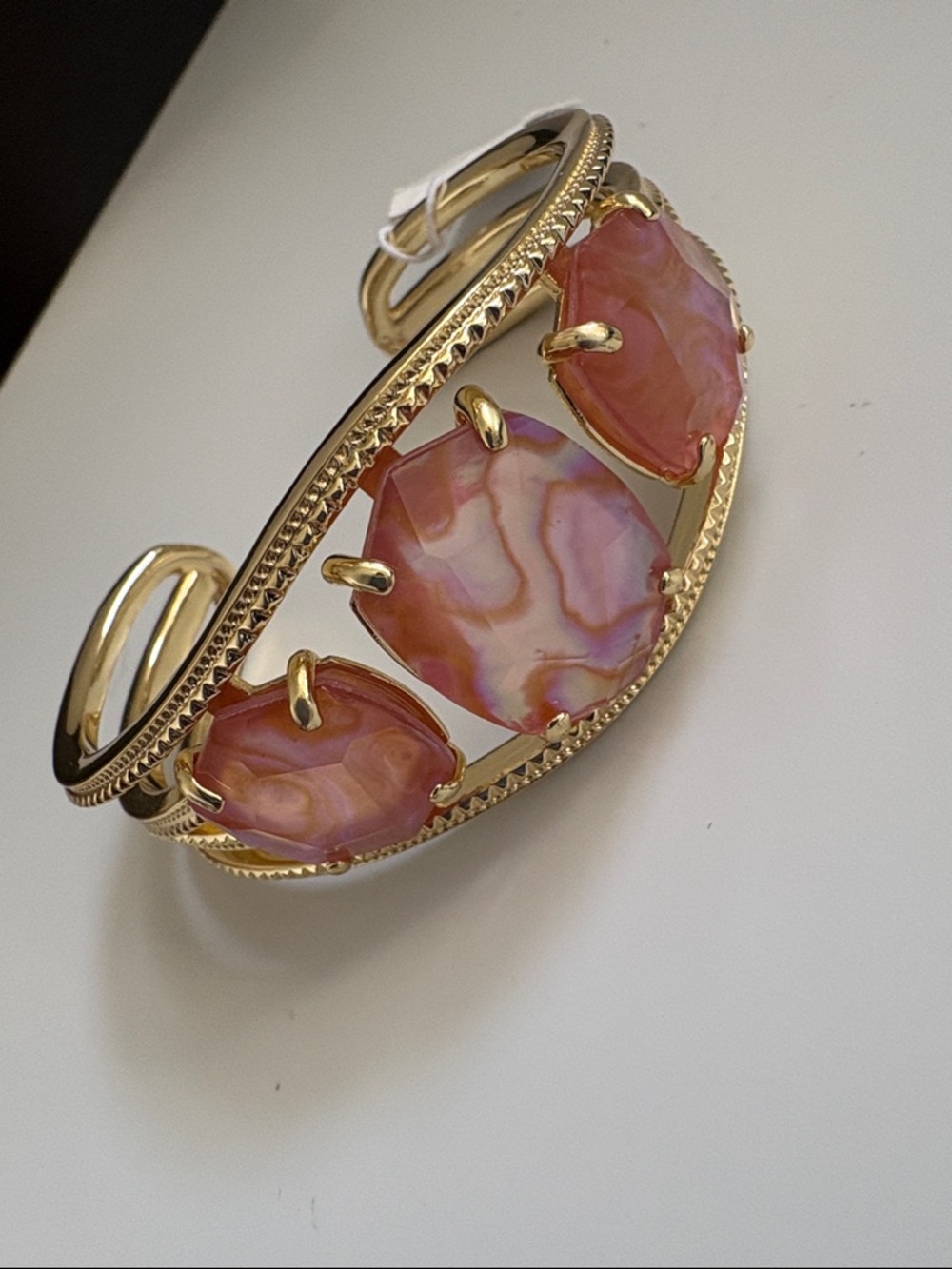 NWT [Kendra Scott] Daphne Statement Gold Cuff Bracelet, Pink Iridescent Abalone - Picture 7 of 12
